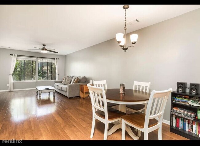 Foto del edificio - 1140 Hidden Cove Dr