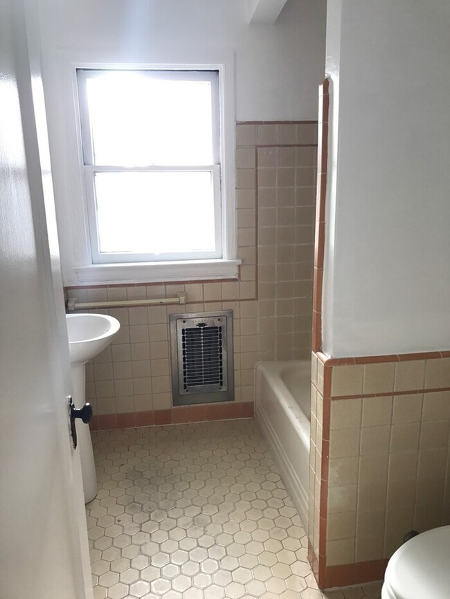 Foto del edificio - LARGE Classic 1 Bed