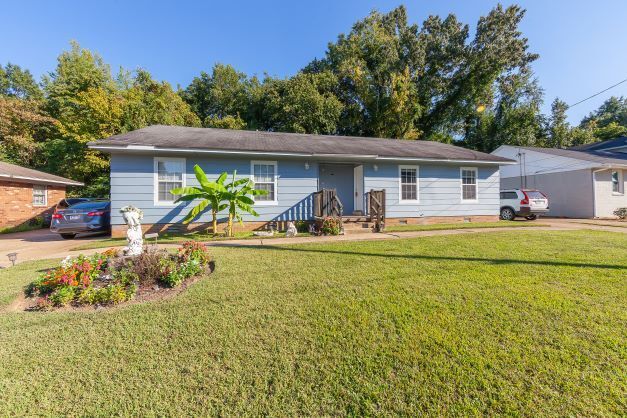 Primary Photo - 30 Carolane Dr