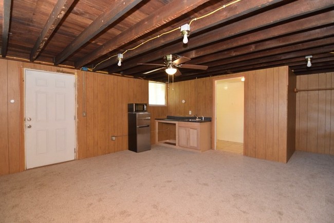 Building Photo - Studio Apartment w/ Utilities Included