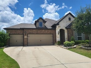 Building Photo - 10702 Crestwood Point Cir