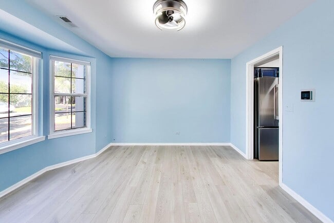 Building Photo - 505 Newbury Dr