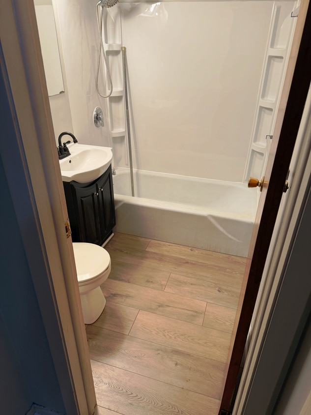 Building Photo - Valley