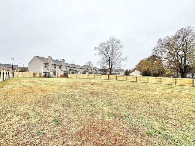 Photo - Glenleigh 1st-time Rental! Pet-Friendly, End-Unit Townhome, Cul-De-Sac with HUGE fenced backyard!