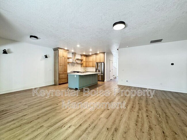 Building Photo - 1235 N Forestdale Pl