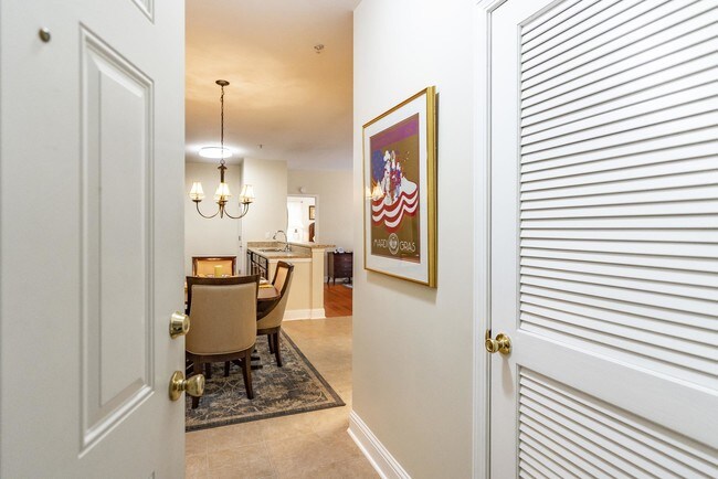 Building Photo - 1217 Town Creek Cir