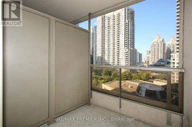 Building Photo - 3880 Duke of York Blvd