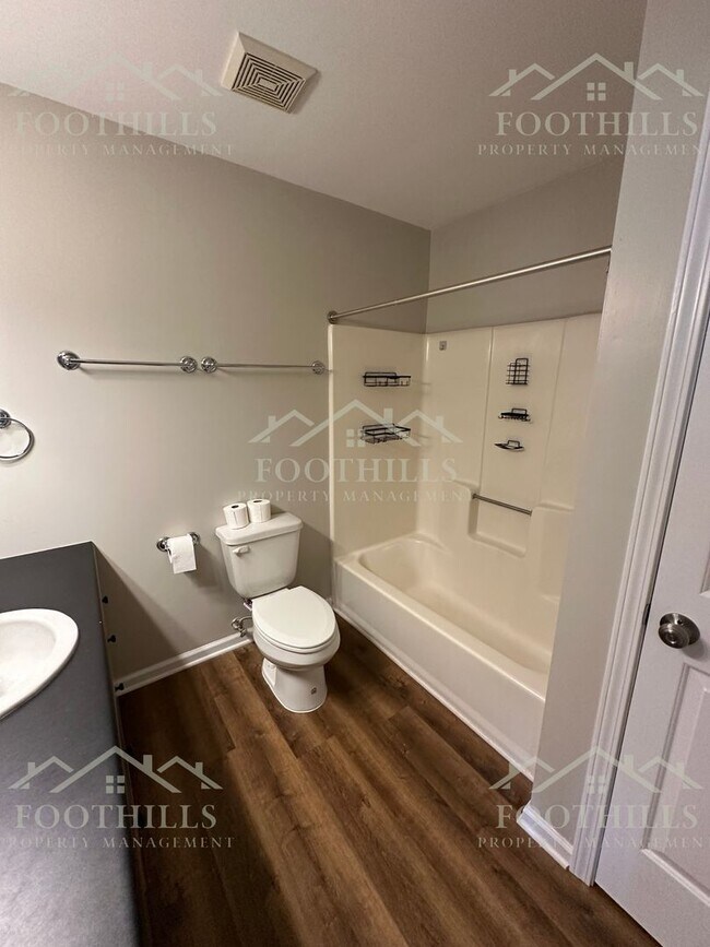 Foto del edificio - Comfort & Space in a Great Location! 3-Bed...