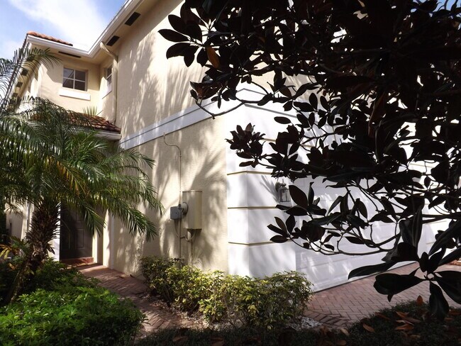 Foto del edificio - 9121 Villa Palma Ln