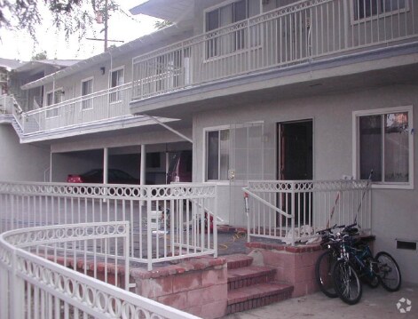 Foto del edificio 1 - 511 W Foothill Blvd