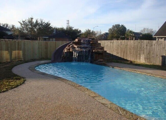 Foto del edificio - 1818 Thistle Creek Ct