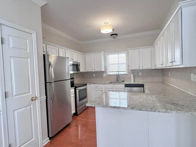 Building Photo - 1249 Island Pl E