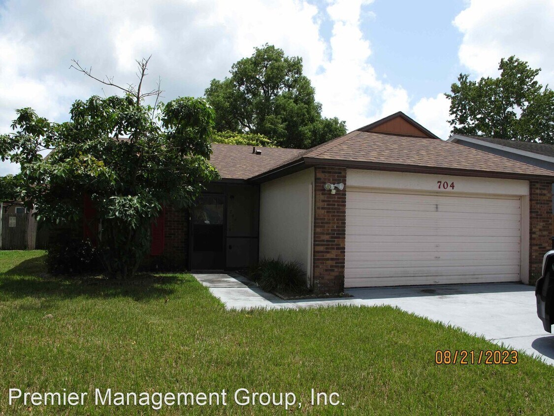 Primary Photo - 3 br, 2 bath House - 704 OAK MANOR CIRCLE
