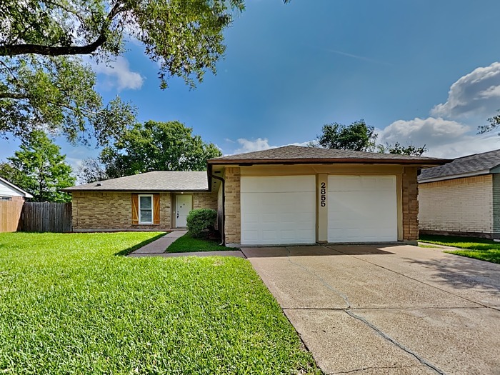 Foto principal - 2855 Pilgrims Point Dr