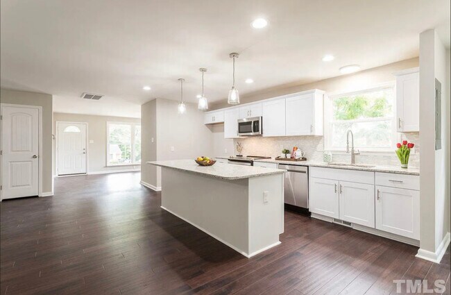Building Photo - 812 Belmont Dr