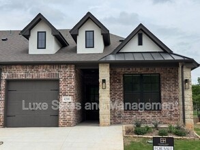 Building Photo - 4200 Abbey Pk Dr