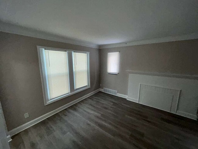 Building Photo - Cute 3 Bedroom Bungalow