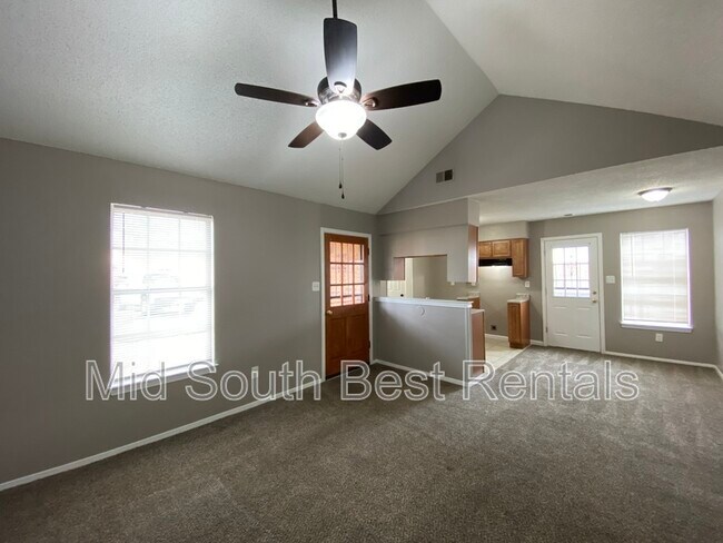 Foto del edificio - 4596 Summer Creek N