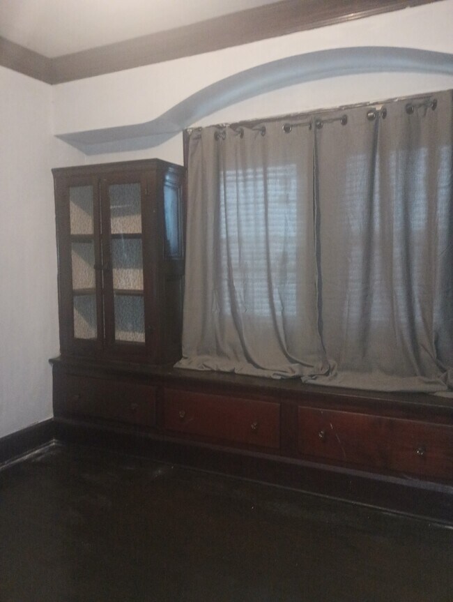 Foto del edificio - 9909 Dunlap Ave