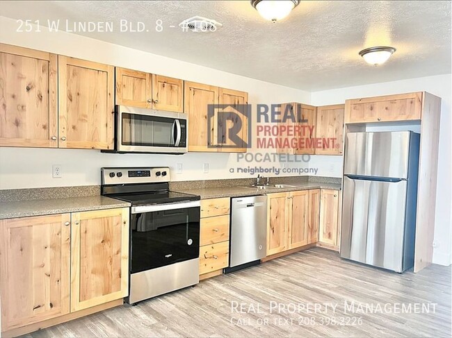 Building Photo - 2 Bed 1 Bath apartment - Fiber Internet - ...