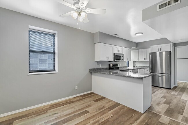 Foto del edificio - 5578 Waterman Blvd
