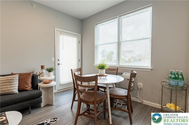 Foto del edificio - 948 N Front St