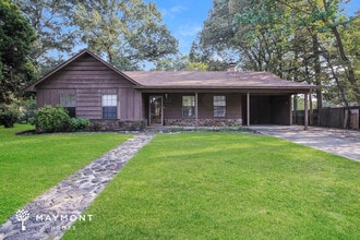 Building Photo - 17 Greenbrier Dr