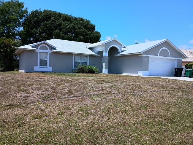 Building Photo - 2848 SE Eagle Dr