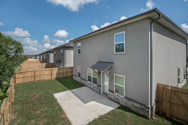 Building Photo - Unique 5 bedroom/5.5 bath home in The Revelry
