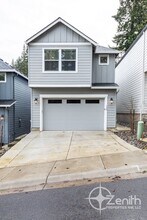 Building Photo - 113 NE Newhouse Rd