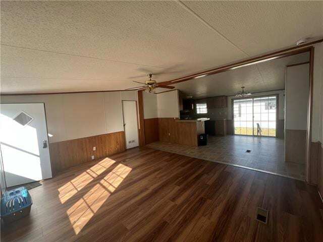 Foto del edificio - 1210 Eagle Lake Blvd