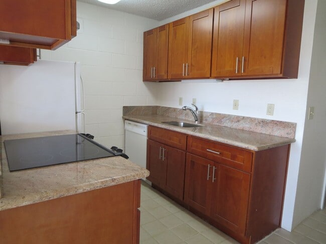 Building Photo - CITRON VILLA - 1 BDRM 1 Bath 1 Parking