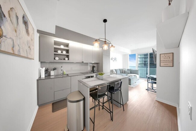 Building Photo - 101 Peter St