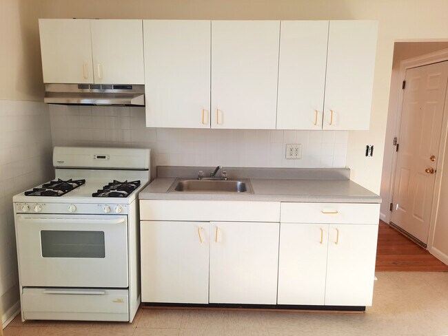 Kitchen - 7111 Palisade Ave
