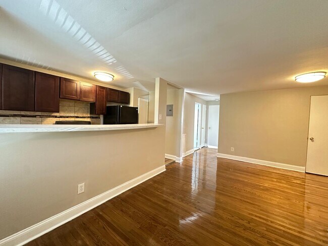 Foto del edificio - 6780 Blakemore St