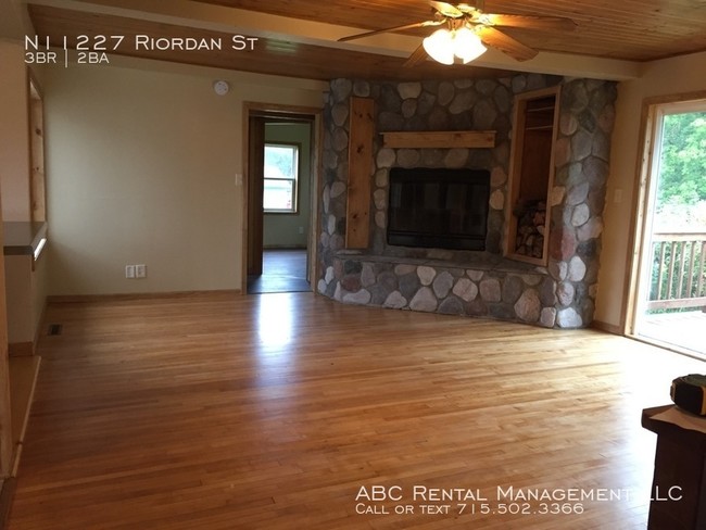 Building Photo - Beautiful Elcho Home