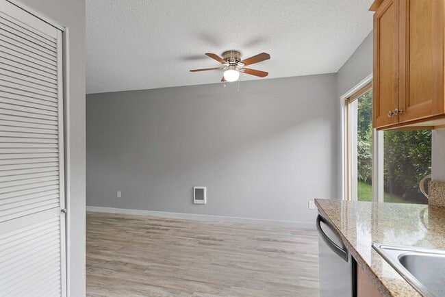 Photo - Beautiful 2 bedroom ready for you to call ... House