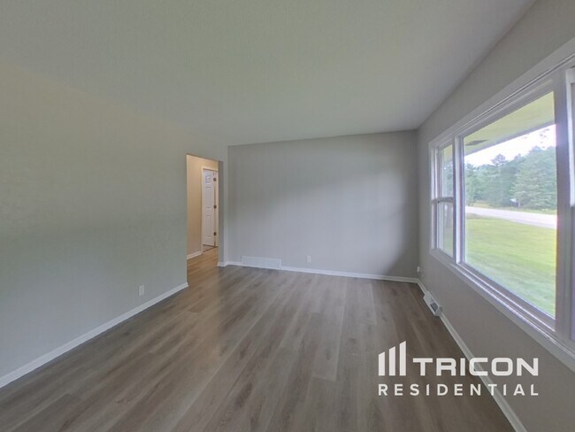Foto del edificio - 16358 Crosstown Blvd NW