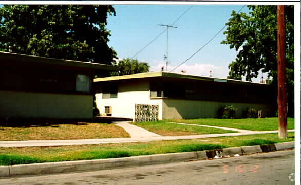Primary Photo - 442 E Ramona Dr