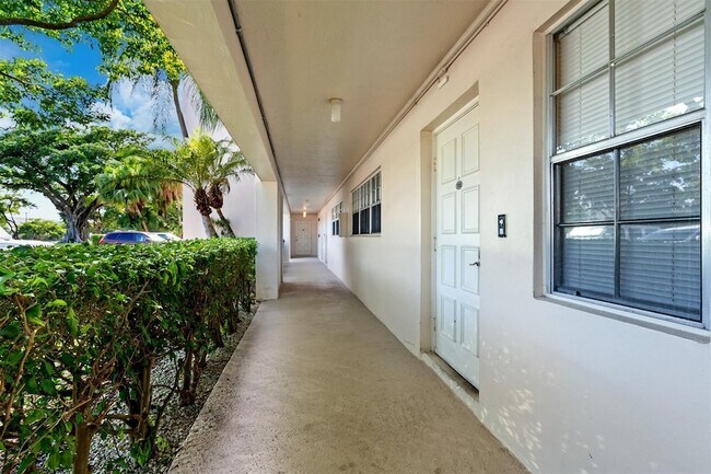 Foto del edificio - 3151 S Palm Aire Dr