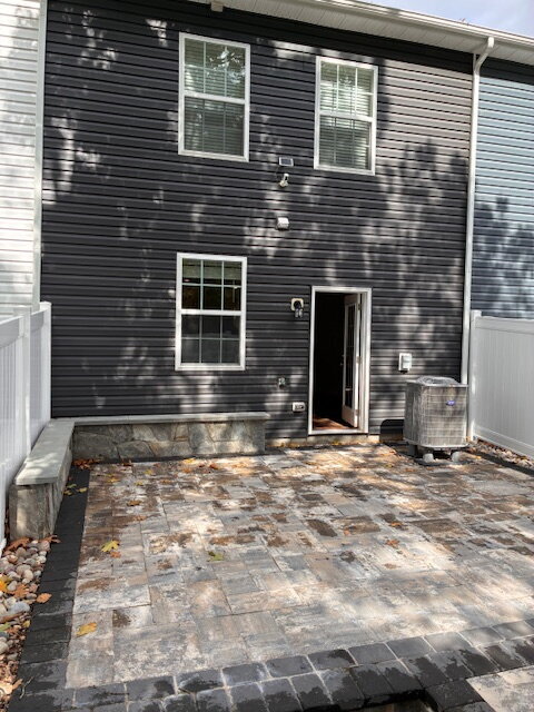 Foto del edificio - Reduced Price - 1/2 Off First Full Months with move-in by 1/31/2026  ' Rent "Charming 3-Bed, 2-Ba...