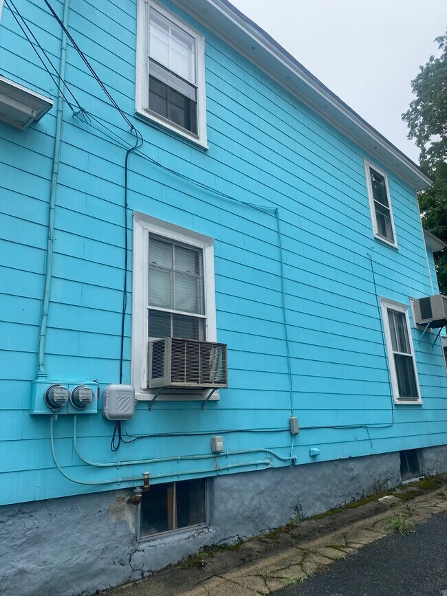 Lado de la entrada de la casa - 39 Saint James St