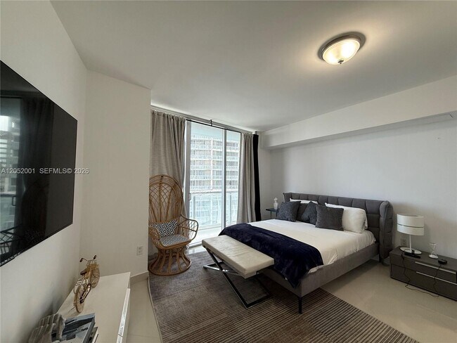 Foto del edificio - 475 Brickell Ave