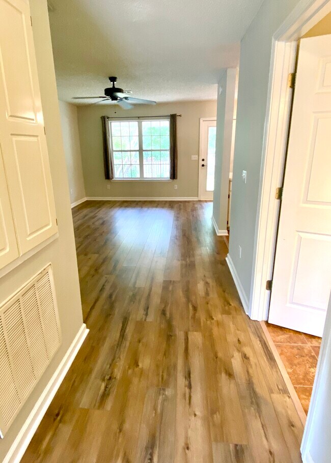 Foto del edificio - 113 Cove Ln