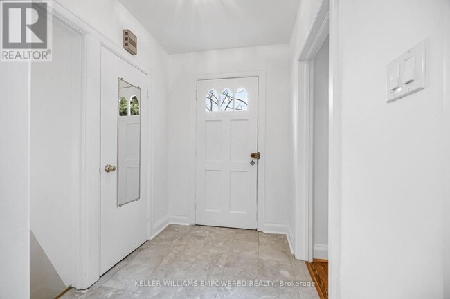 Photo du bâtiment - 1001 Kipling Ave