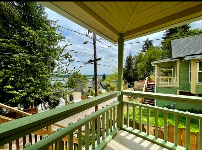 Foto del edificio - Remodeled Beauty in Woods Setting with Riv...