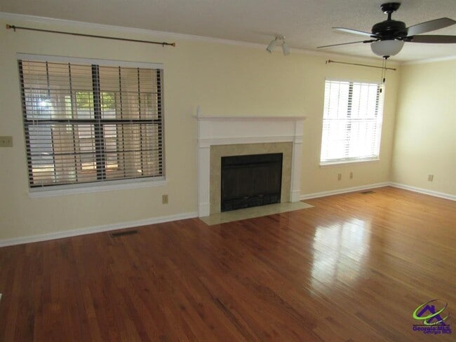 Building Photo - 100 Sunchase Ct