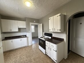 Building Photo - 40 Cranston Ave