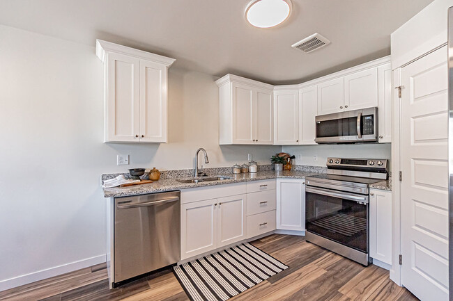 Kitchen - 856 Golden Bear Ln