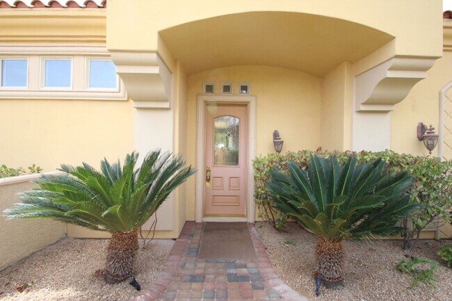 Building Photo - Elegant Fully Furnished Single Story Home